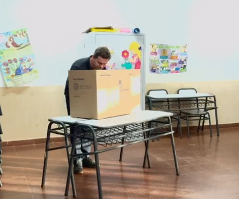 Votó Jorge Kike Tenaschuk antes del cierre de los comicios en San José (2)