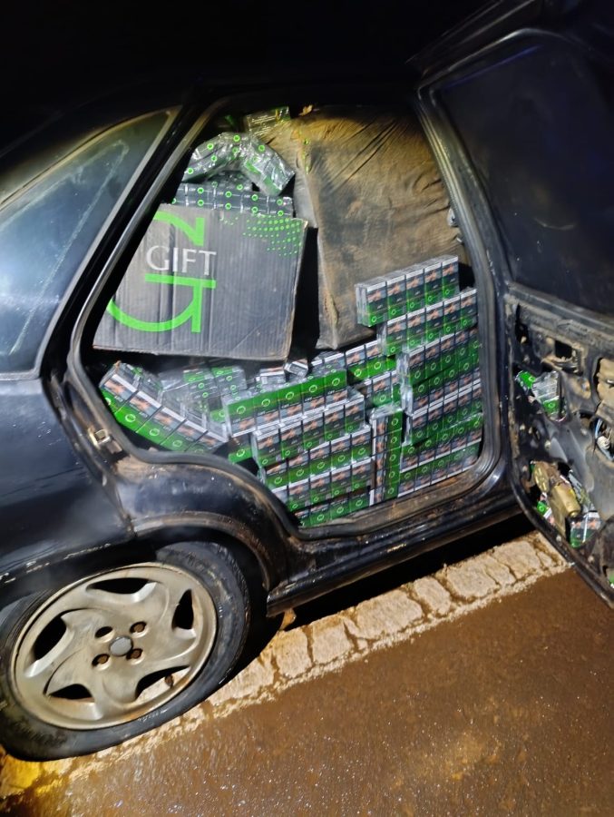 Tras una persecución, Infantería secuestró un auto brasileño cargado con $90 millones en cigarrillos de contrabando 2 4 - WhatsApp Image 2025 10 18 at 10.05.40 - 3