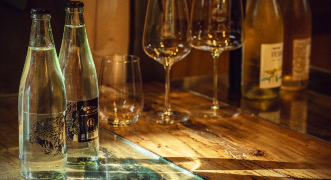 Agua de las Misiones será la bebida oficial del Concurso Mejor Sommelier de Argentina 1 2 - agia misiones - 1