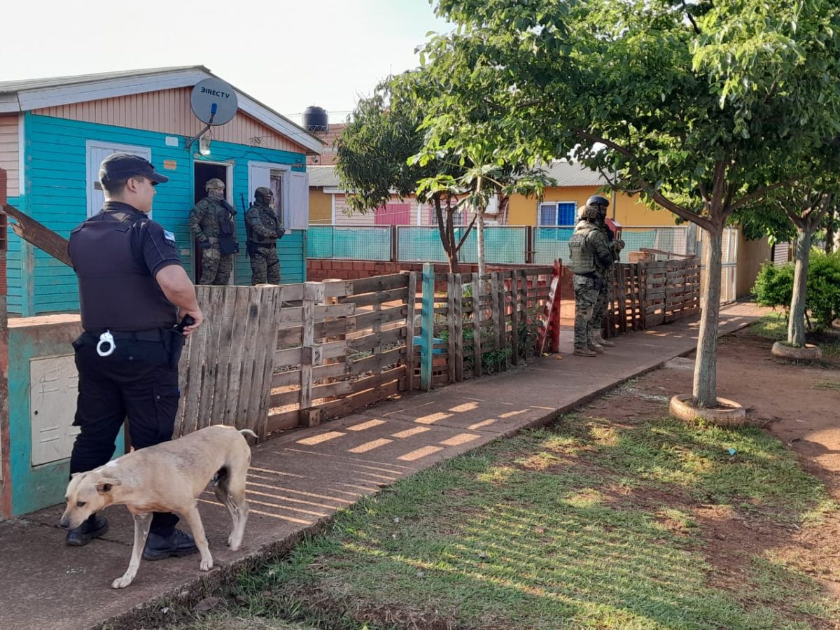 Desarticulan una red de narcomenudeo y robos tras allanamientos en Posadas: tres detenidos 1 2 - allanamientos2 - 1