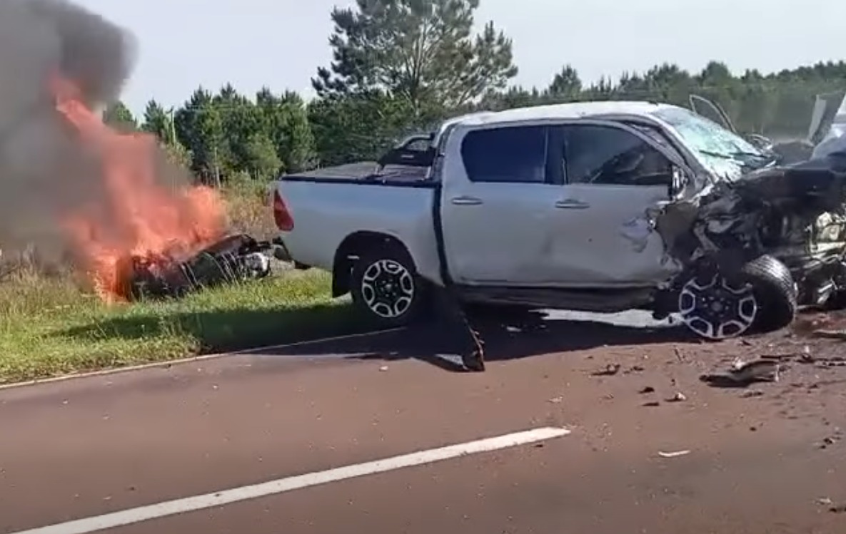 Corrientes: dos muertos y heridos graves tras un choque frontal en Ituzaingó