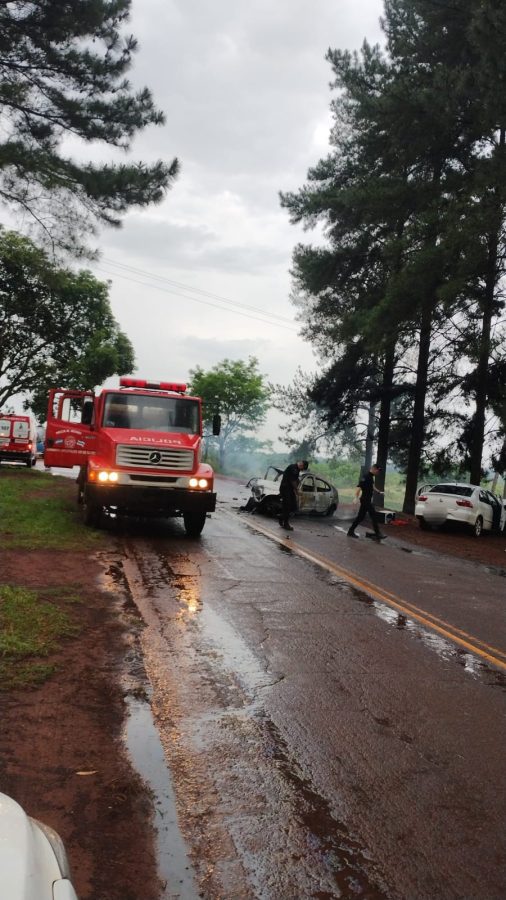 Un auto se incendió tras un choque frontal en Azara: un muerto y dos heridos 1 2 - choque azara 1 - 1