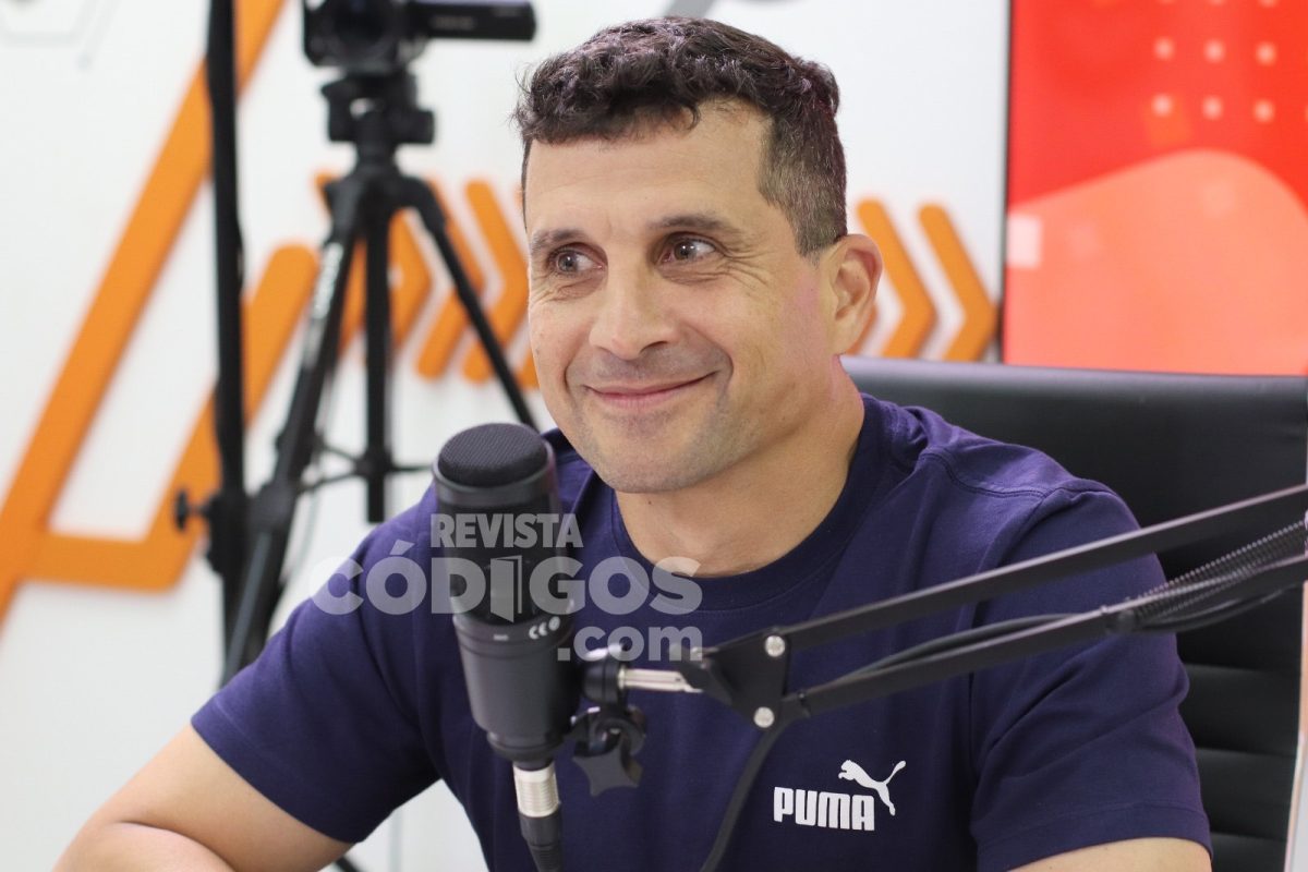 Micaela Gacek y Germán Simes pasaron por el streaming de Códigos 6 12 - german simes 3 - 11