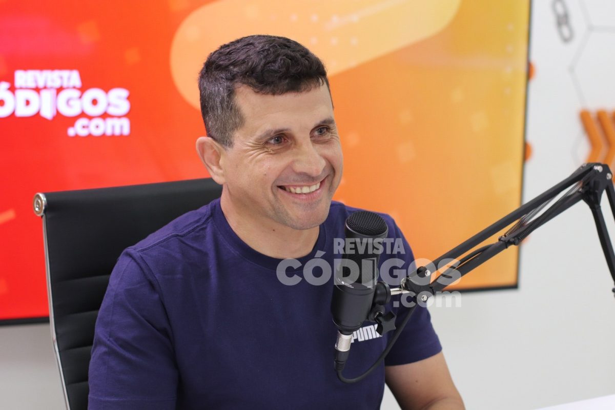 Micaela Gacek y Germán Simes pasaron por el streaming de Códigos 14 28 - horacio simes - 27