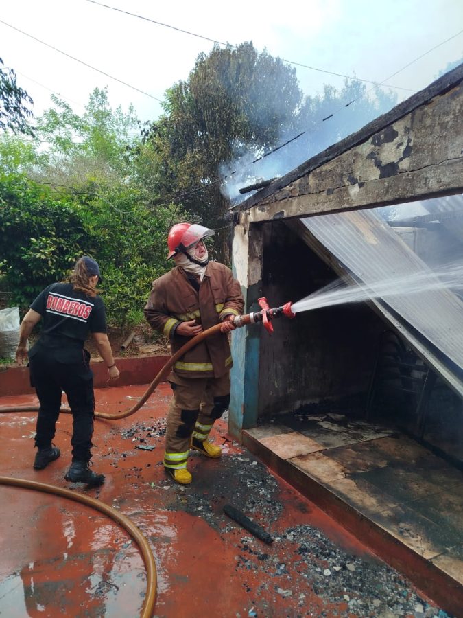 Incendio destruyó por completo una vivienda en Campo Viera 2 4 - incendio 3 - 3