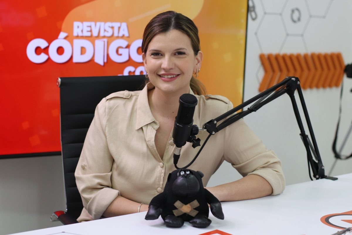 Micaela Gacek y Germán Simes pasaron por el streaming de Códigos 13 26 - micaela gacek 3 - 25