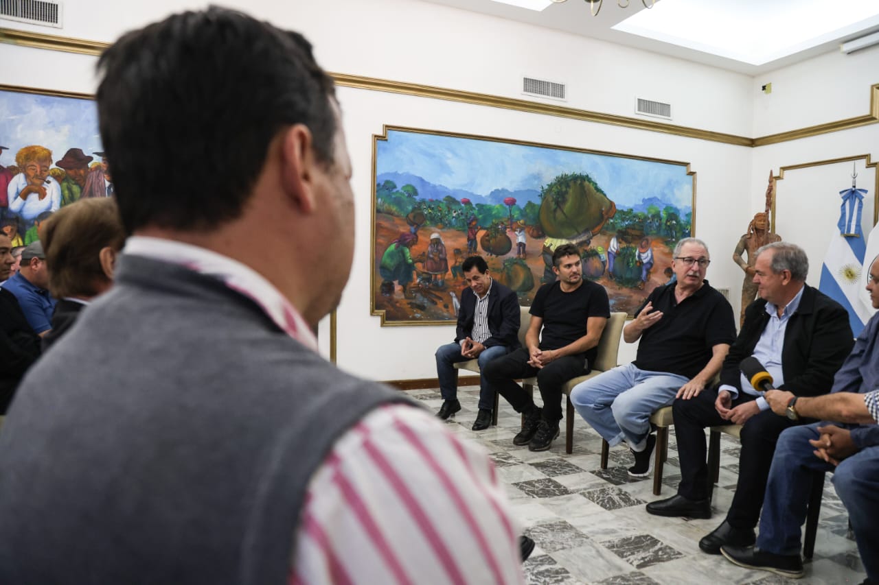 Passalacqua: “El bienestar de las familias tabacaleras está en el centro de nuestras políticas públicas” 2 4 - passalacqua tabacaleros 2 - 3