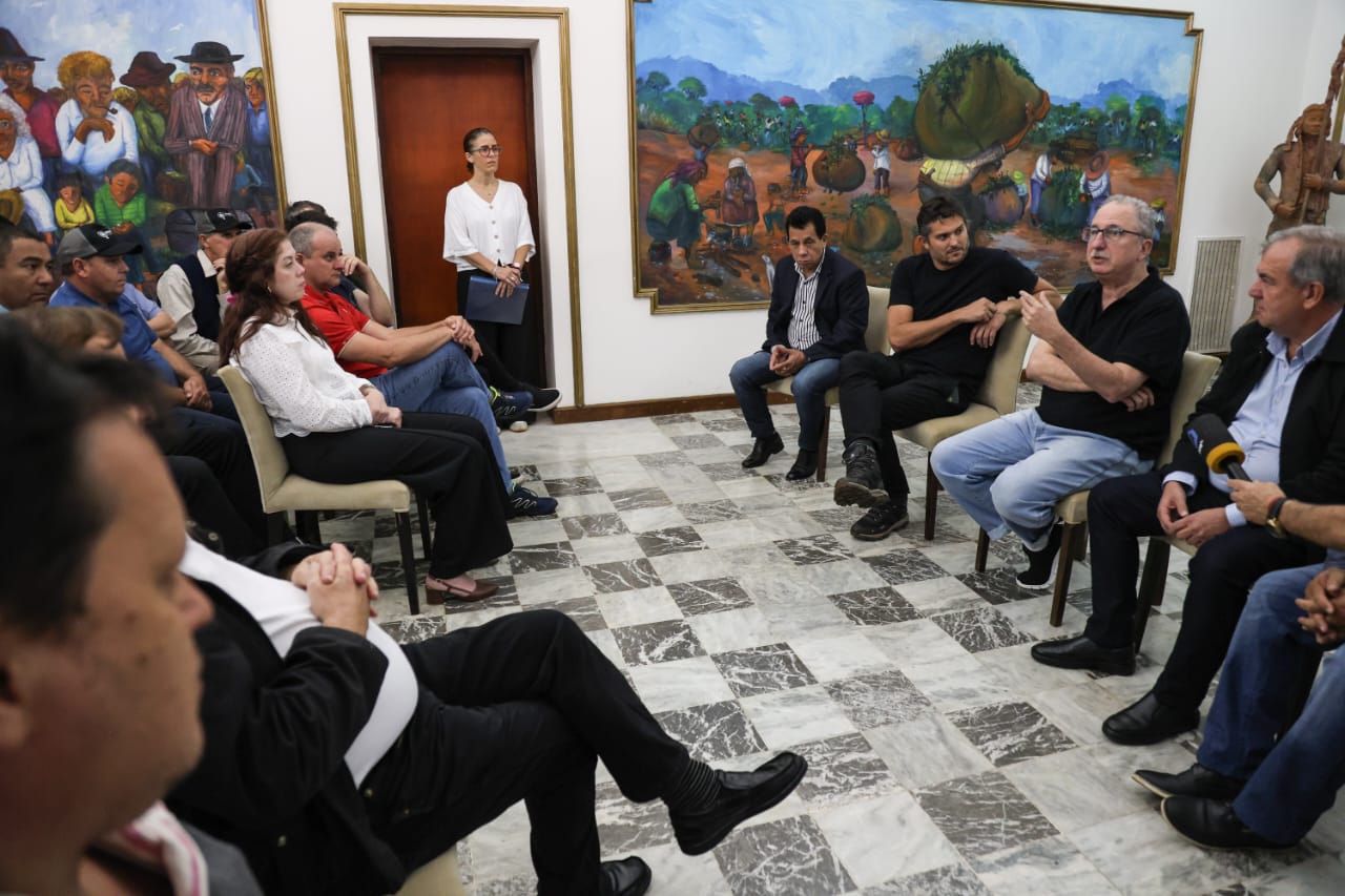 Passalacqua: “El bienestar de las familias tabacaleras está en el centro de nuestras políticas públicas” 4 8 - passalacqua tabacaleros 4 - 7