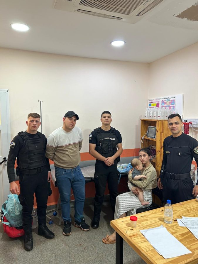 Dos de Mayo: dentro del patrullero policías salvaron la vida de un bebé que se asfixiaba 4 8 - reanimacion bebe 4 - 7