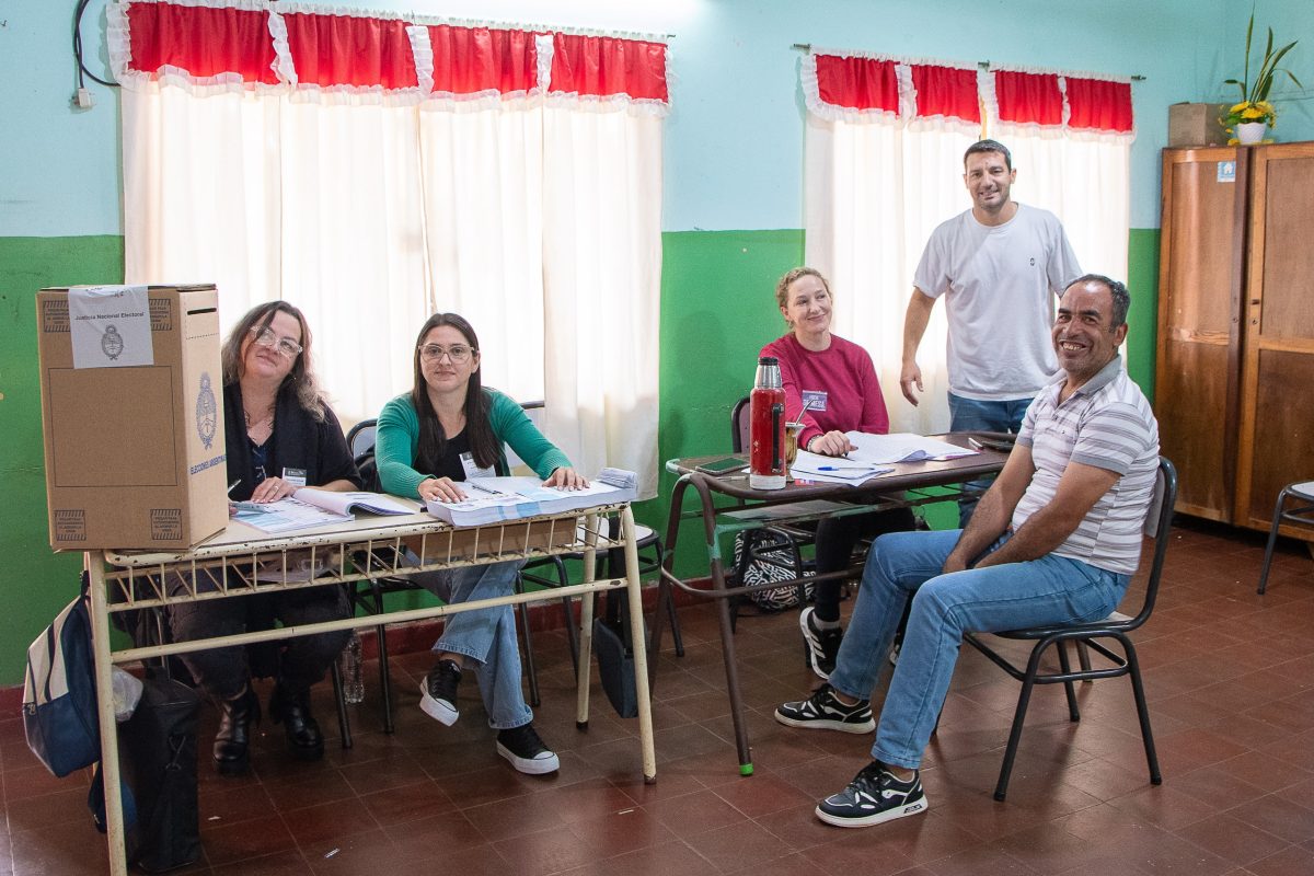Matías Vilchez votó en San Javier y destacó el compromiso ciudadano 2 4 - vilchez 2 2 - 3