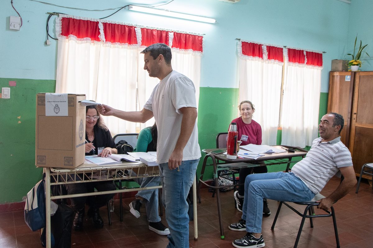 Matías Vilchez votó en San Javier y destacó el compromiso ciudadano 5 10 - vilchez 5 - 9