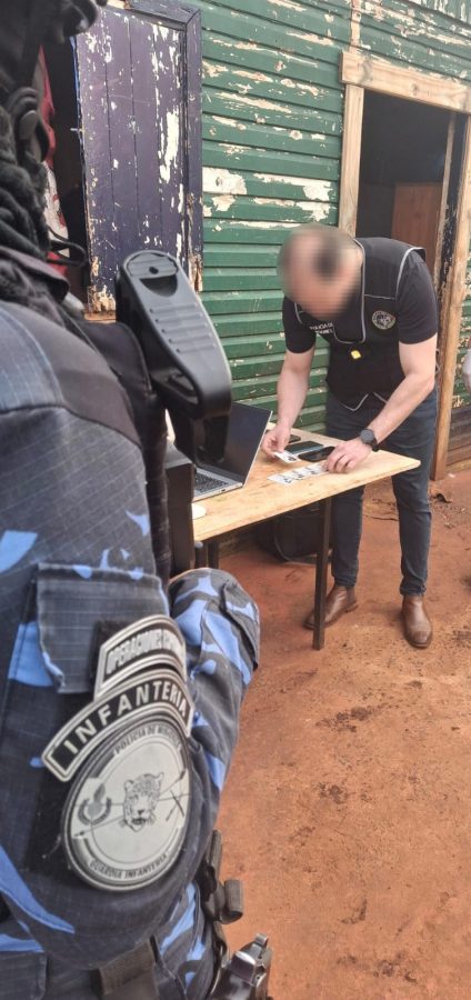 Capturan en Posadas a cuatro acusados de grooming y tenencia de MASI 2 4 - Capturaron a 4 acusados de grooming y tenencia de MASI en Posadas 3 - 3