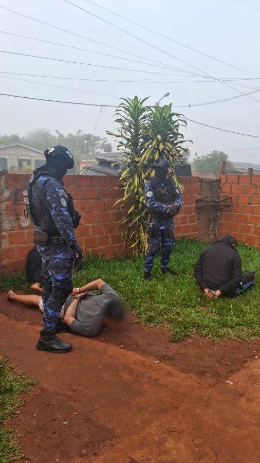 Capturan en Posadas a cuatro acusados de grooming y tenencia de MASI 1 2 - Capturaron a 4 acusados de grooming y tenencia de MASI en Posadas 4 - 1