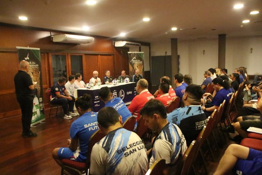 Comenzó el Nacional de Selecciones de Futsal AFA en el "Finito" Gehrmann de Posadas 1 2 - Comenzo el primer Torneo Nacional de Selecciones de Futsal AFA en el Finito Gehrmann de Posadas 1 - 1