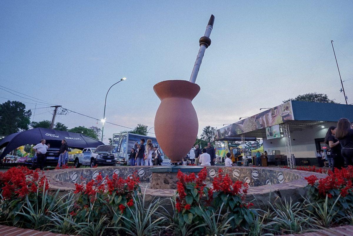 Con mas de 200 stands y espectaculos se inauguro la 47a Fiesta Nacional de la Yerba Mate 6 - 15