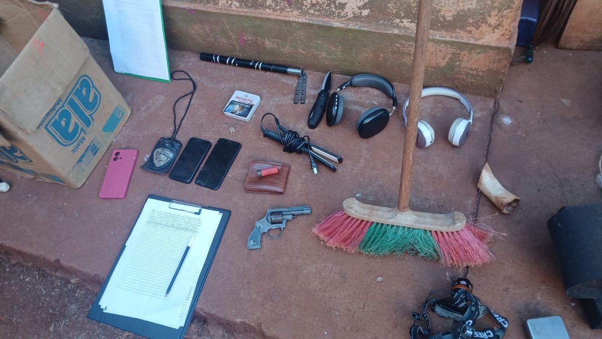 Cuatro detenidos armas incautadas y elementos recuperados en Posadas 2 - 1