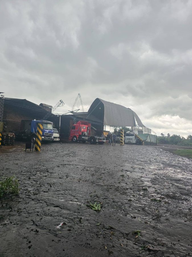 Daños severos, voladuras de techos y cortes de luz tras temporal en 25 de Mayo 1 2 - Danos severos voladuras de techos y cortes de luz tras temporal en 25 de Mayo 1 - 1
