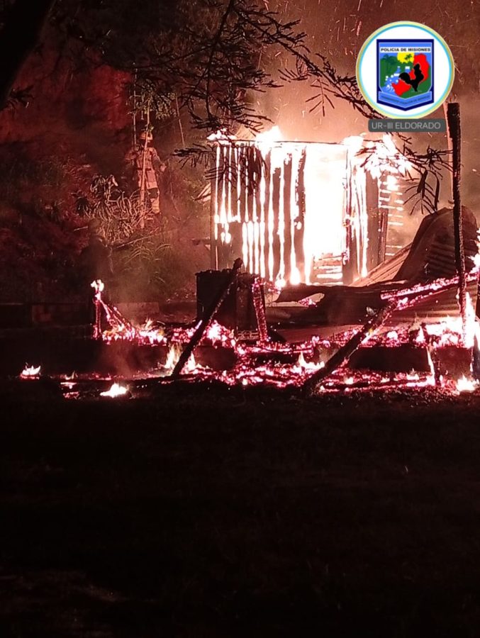 Incendio en Delicia consumió por completo una vivienda 1 2 - IMG 20251130 WA0023 - 1
