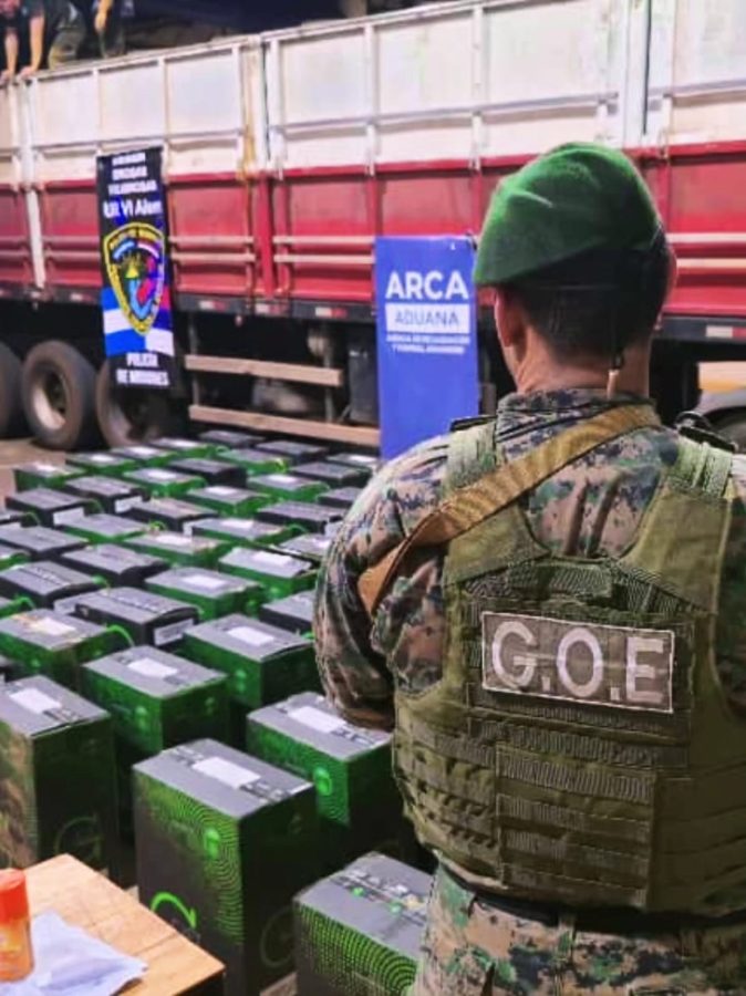 Incautan 100 mil atados de cigarrillos valuados en más de $260 millones sobre la ruta 14 1 2 - Incautan 100 mil atados de cigarrillos valuados en mas de 260 millones sobre la ruta 14 2 1 - 1