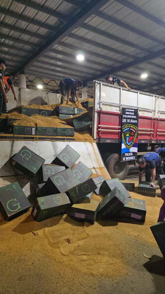 Incautan 100 mil atados de cigarrillos valuados en más de $260 millones sobre la ruta 14 2 4 - Incautan 100 mil atados de cigarrillos valuados en mas de 260 millones sobre la ruta 14 3 - 3