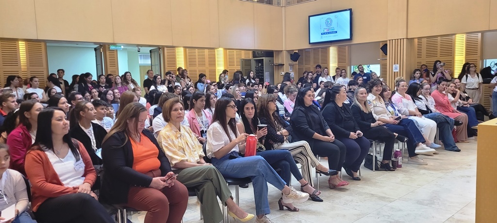 Inició en la Legislatura misionera el primer Parlamento de Educación Disruptiva del país 2 4 - Inicio en la Legislatura misionera el primer Parlamento de Educacion Disruptiva del pais 2 - 3