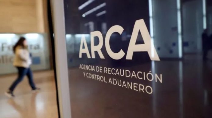 La recaudación de impuestos cayó cerca de 3,5% real en octubre