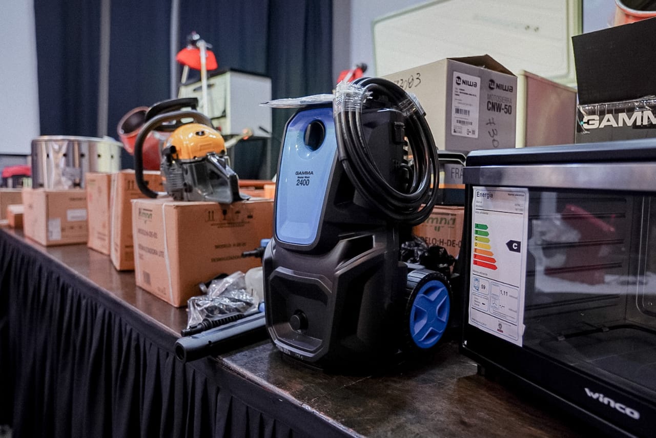 Passalacqua encabezo la primera entrega del banco de herramientas en Montecarlo 10 - 9