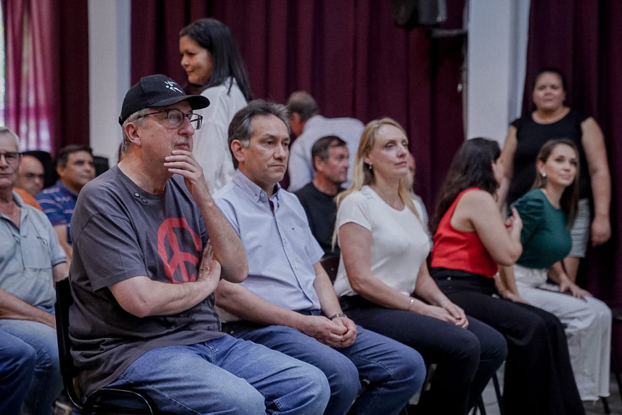 Passalacqua encabezo la primera entrega del banco de herramientas en Montecarlo 12 - 1