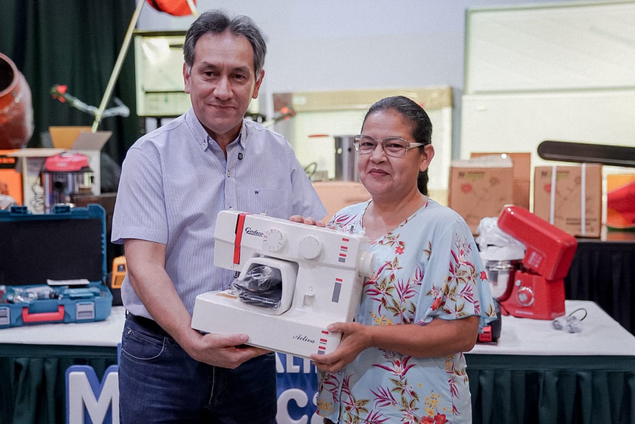 Passalacqua encabezo la primera entrega del banco de herramientas en Montecarlo 13 - 5