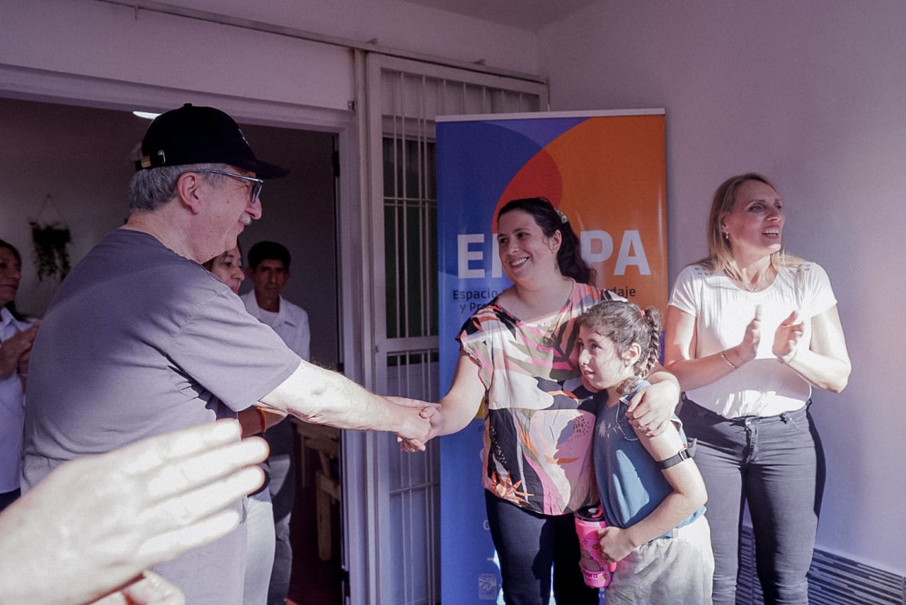 Passalacqua encabezo la primera entrega del banco de herramientas en Montecarlo 6 - 17