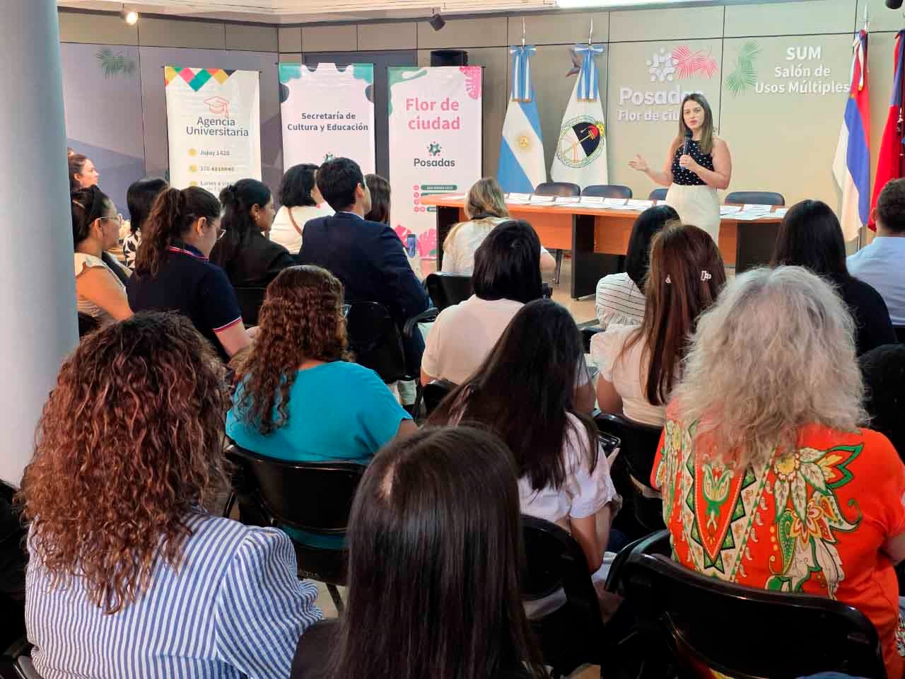 Presentaron el trabajo y aporte de estudiantes universitarios a la gestion municipal en Posadas 3 - 5