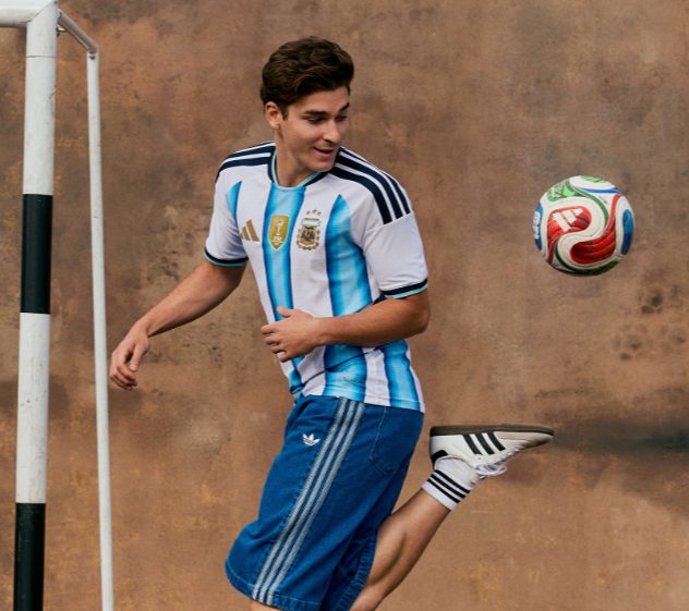 Presentaron la camiseta oficial de la Selección Argentina para el Mundial 2026 1 2 - Presentaron la camiseta oficial de la Seleccion Argentina para el Mundial 2026 2 - 1