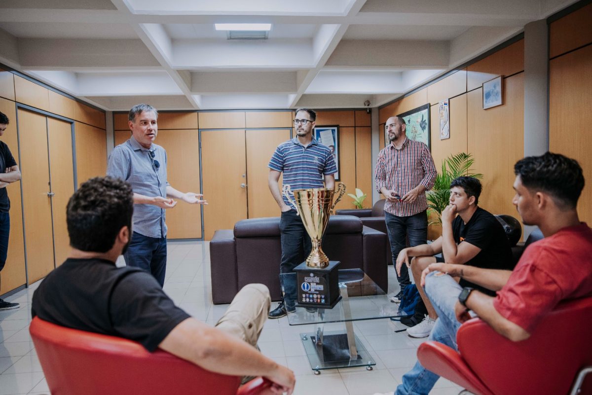 Stelatto recibió a Telecentro Tacuarí tras la consagración en el nacional de futsal 3 6 - Stelatto recibio a Telecentro Tacuari tras la consagracion en el nacional de futsal 1 - 5