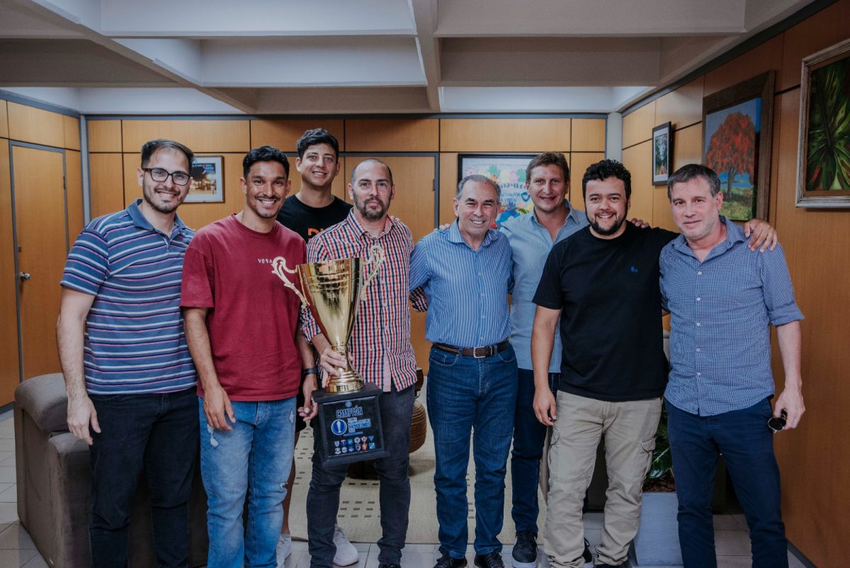 Stelatto recibió a Telecentro Tacuarí tras la consagración en el nacional de futsal 11 22 - Stelatto recibio a Telecentro Tacuari tras la consagracion en el nacional de futsal 3 - 21