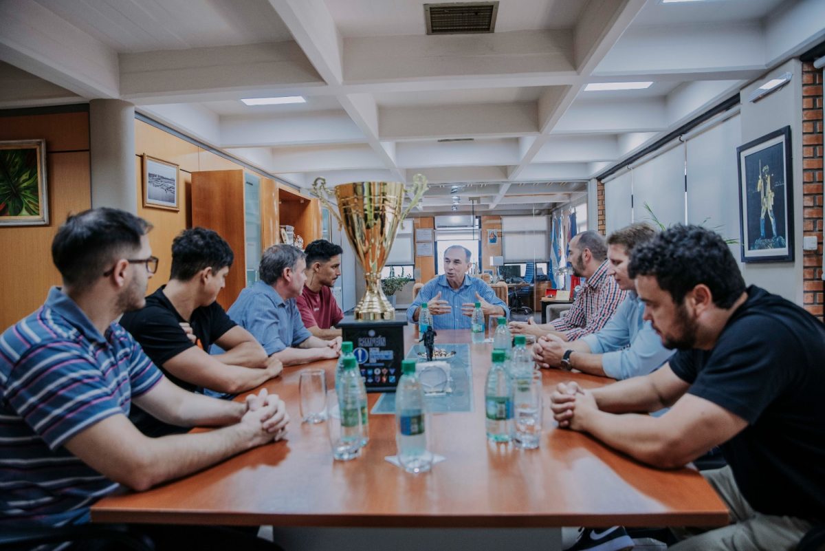 Stelatto recibió a Telecentro Tacuarí tras la consagración en el nacional de futsal 9 18 - Stelatto recibio a Telecentro Tacuari tras la consagracion en el nacional de futsal 4 - 17