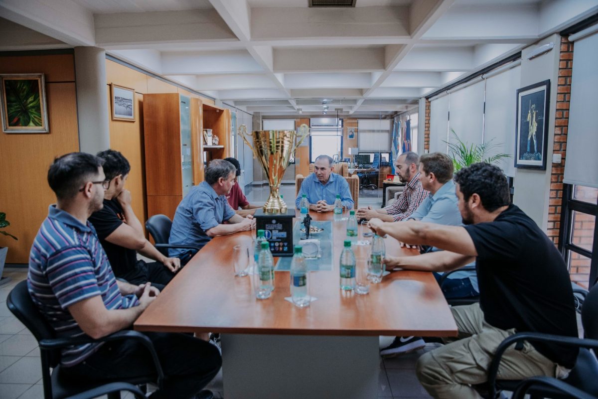 Stelatto recibió a Telecentro Tacuarí tras la consagración en el nacional de futsal 10 20 - Stelatto recibio a Telecentro Tacuari tras la consagracion en el nacional de futsal 5 - 19
