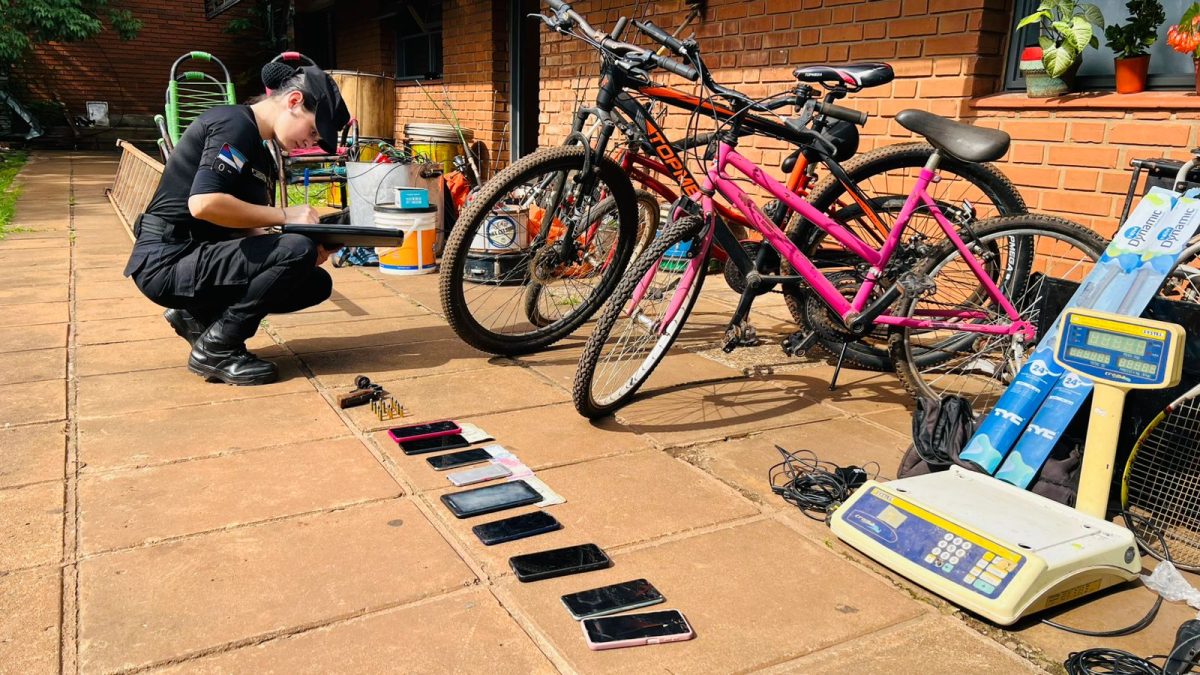 Detienen a una dupla acusada por robos en Villa Cabello: la Policía halló armas, bicicletas y electrónicos 2 4 - Villa Cabello 2 - 3