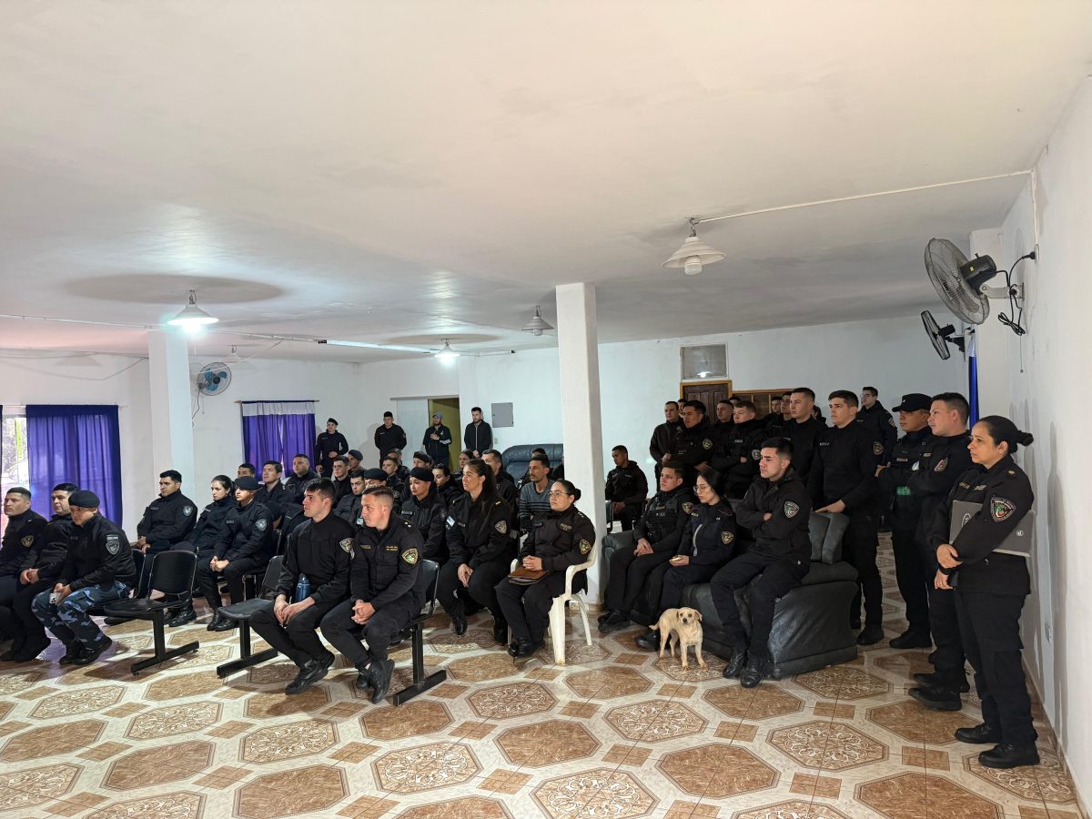 Bomberos de la Policía se capacitaron en incendios forestales, rescates vehiculares y siniestros viales 5 10 - WhatsApp Image 2025 11 01 at 10.29.50 - 9