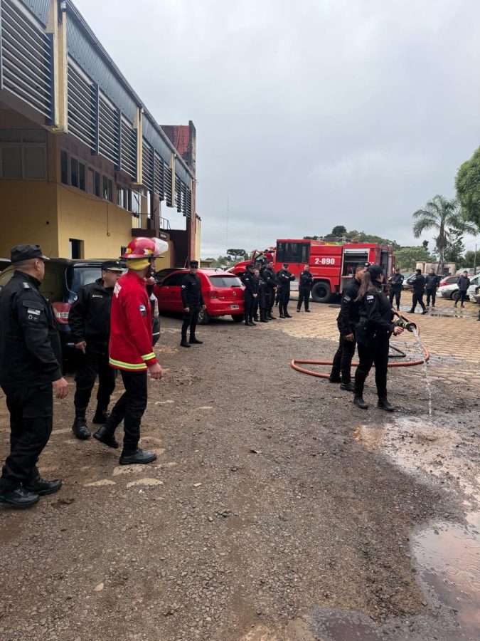 Bomberos de la Policía se capacitaron en incendios forestales, rescates vehiculares y siniestros viales 4 8 - WhatsApp Image 2025 11 01 at 10.29.51 - 7