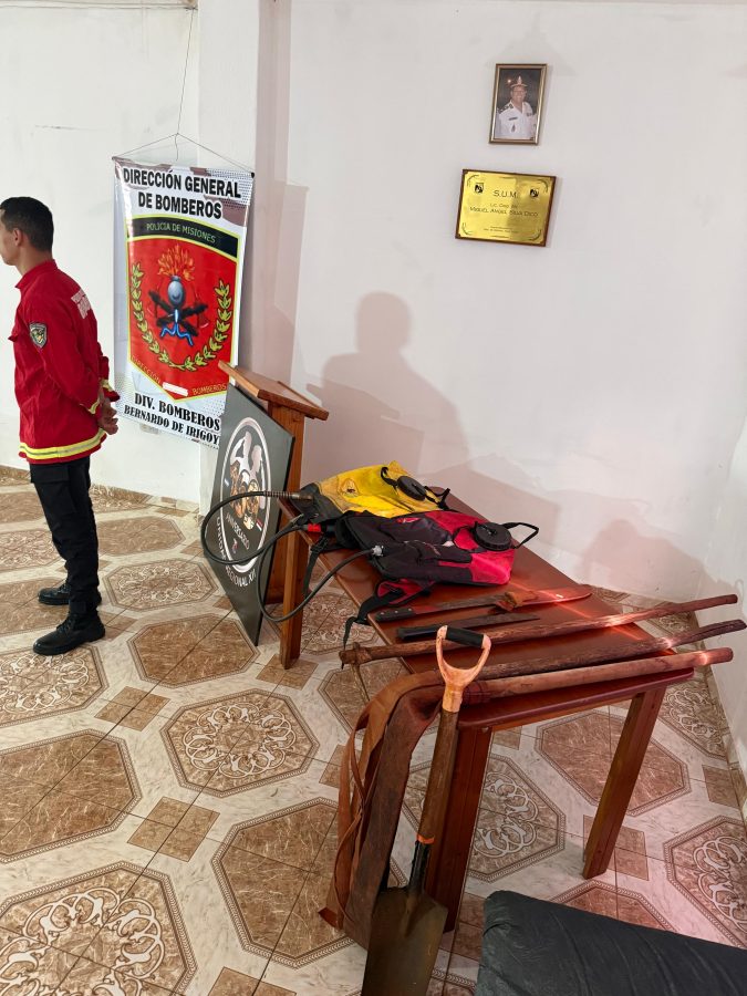 Bomberos de la Policía se capacitaron en incendios forestales, rescates vehiculares y siniestros viales 2 4 - WhatsApp Image 2025 11 01 at 10.29.53 1 - 3