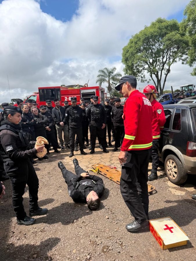 Bomberos de la Policía se capacitaron en incendios forestales, rescates vehiculares y siniestros viales 3 6 - WhatsApp Image 2025 11 01 at 10.29.53 - 5