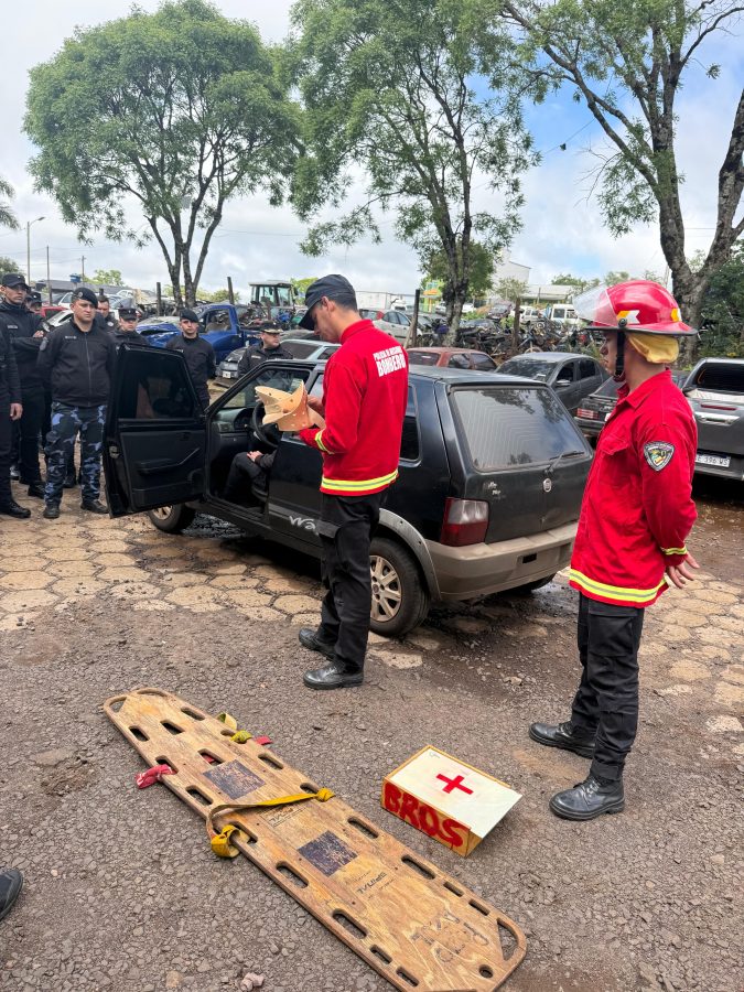 Bomberos de la Policía se capacitaron en incendios forestales, rescates vehiculares y siniestros viales 1 2 - WhatsApp Image 2025 11 01 at 10.29.55 - 1
