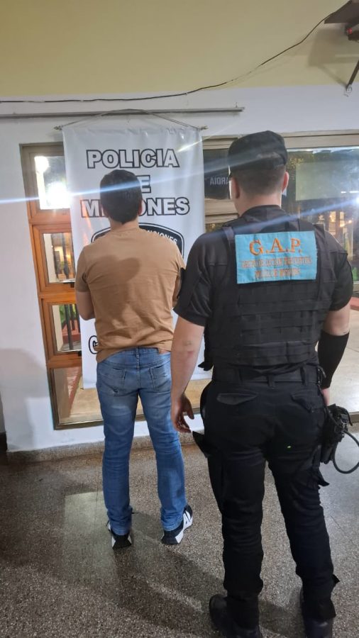 Cuatro detenidos, vehículos secuestrados y bienes robados recuperados tras operativos policiales 4 8 - WhatsApp Image 2025 11 28 at 10.16.34 - 7