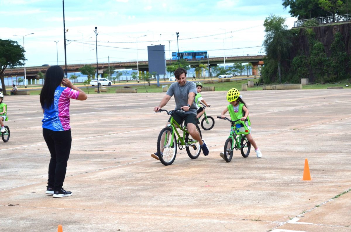 Niños y niñas volvieron a disfrutar de una nueva jornada de “Biciescuelas Argentinas” en Posadas 8 16 - bicicletas en posadas 8 - 15