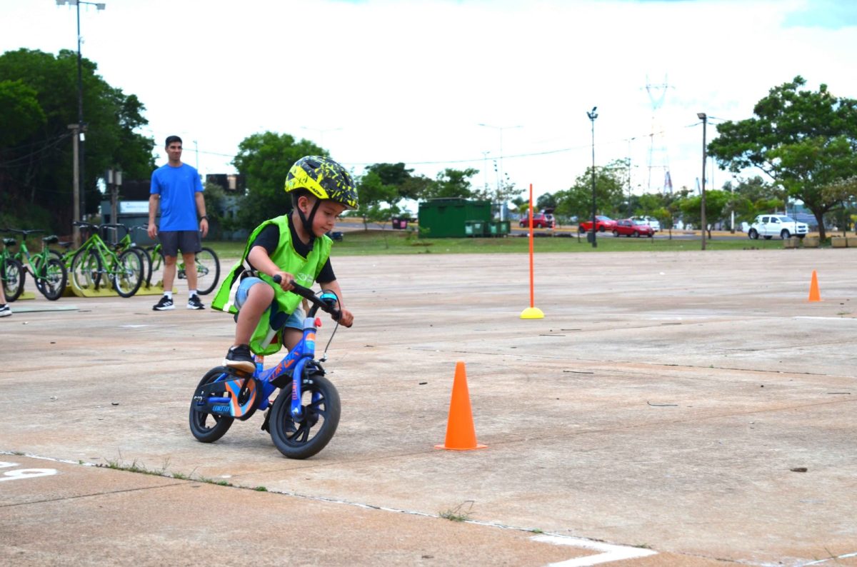 Niños y niñas volvieron a disfrutar de una nueva jornada de “Biciescuelas Argentinas” en Posadas 9 18 - bicicletas en posadas 9 - 17