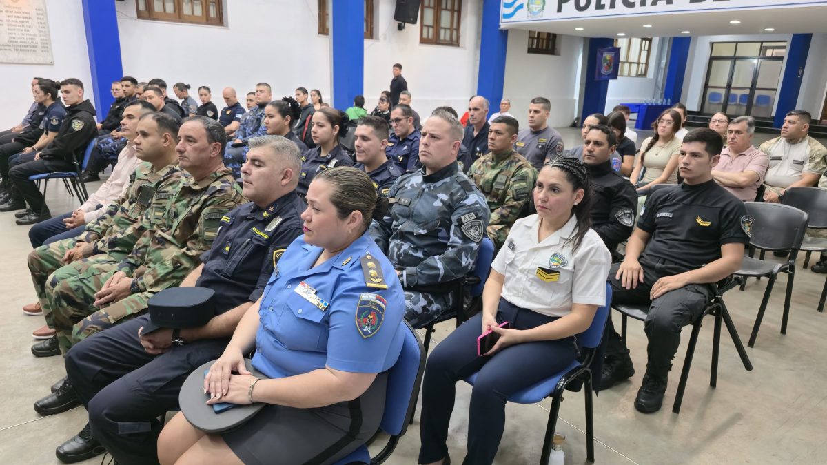 La Policía formó a 28 nuevos instructores en defensa y uso racional de la fuerza 4 8 - capacitaciones a policias 1 - 7