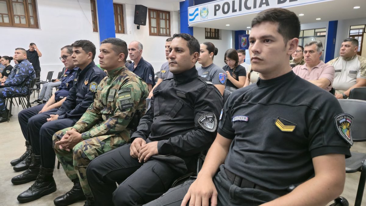 La Policía formó a 28 nuevos instructores en defensa y uso racional de la fuerza 2 4 - capacitaciones a policias 4 - 3