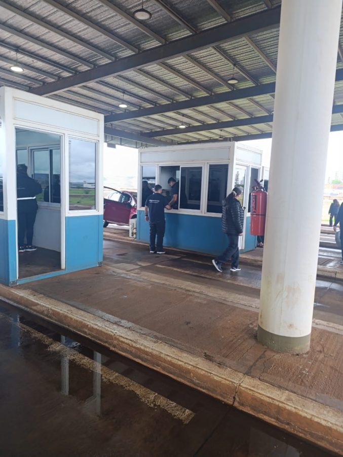 Un auto chocó contra una casilla del Puente Internacional San Roque González 1 2 - choque en el puente 1 - 1