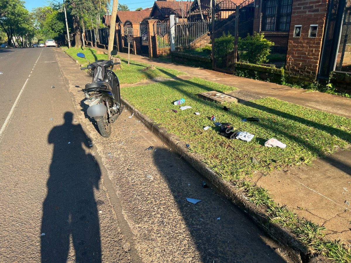 Choque entre moto y auto terminó con dos mujeres lesionadas en Posadas