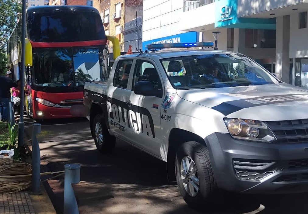 Chocaron taxi y colectivo en pleno centro de Posadas: sin heridos 1 2 - choque - 1